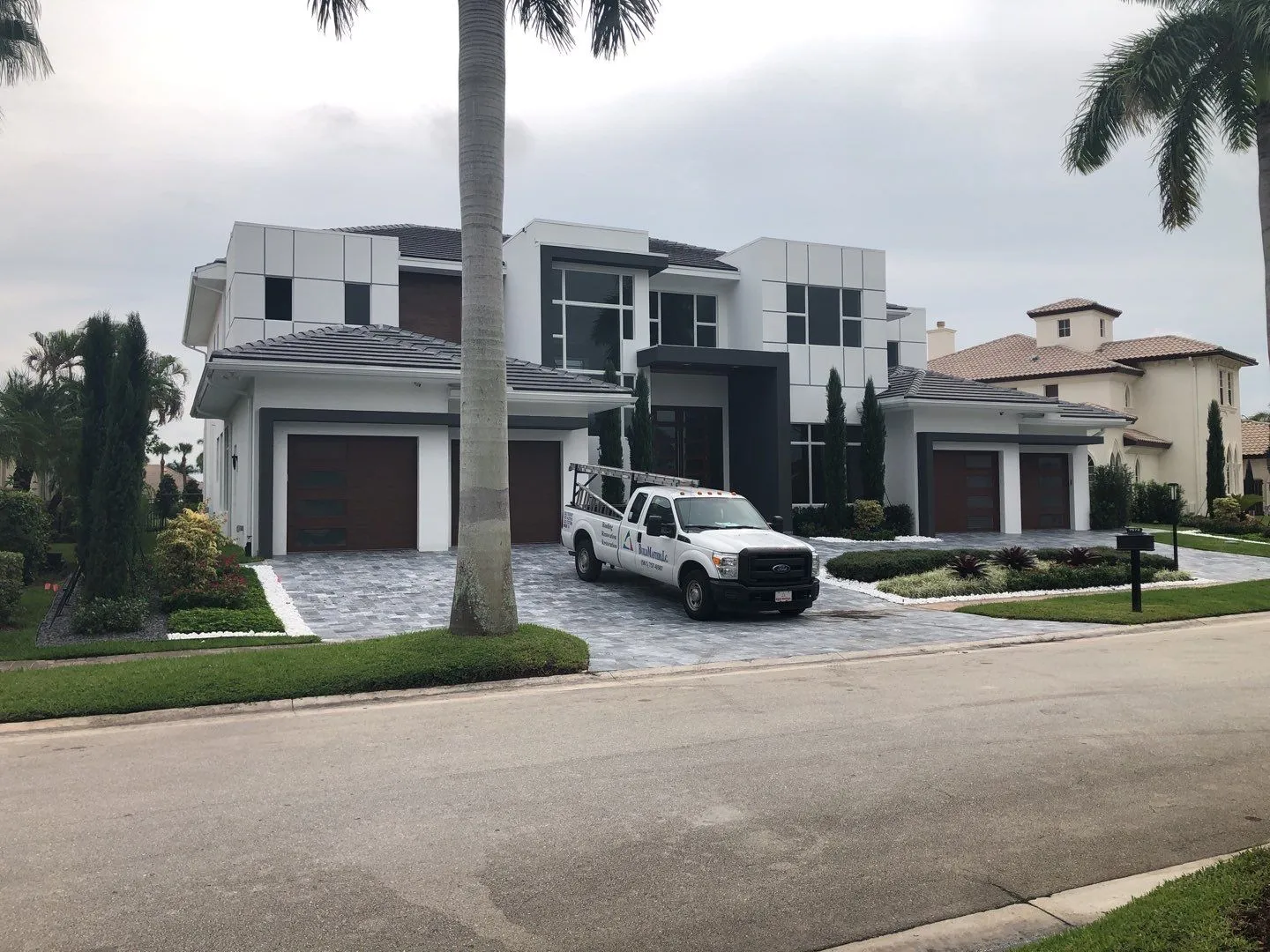 Flat roofing system in West Palm Beach