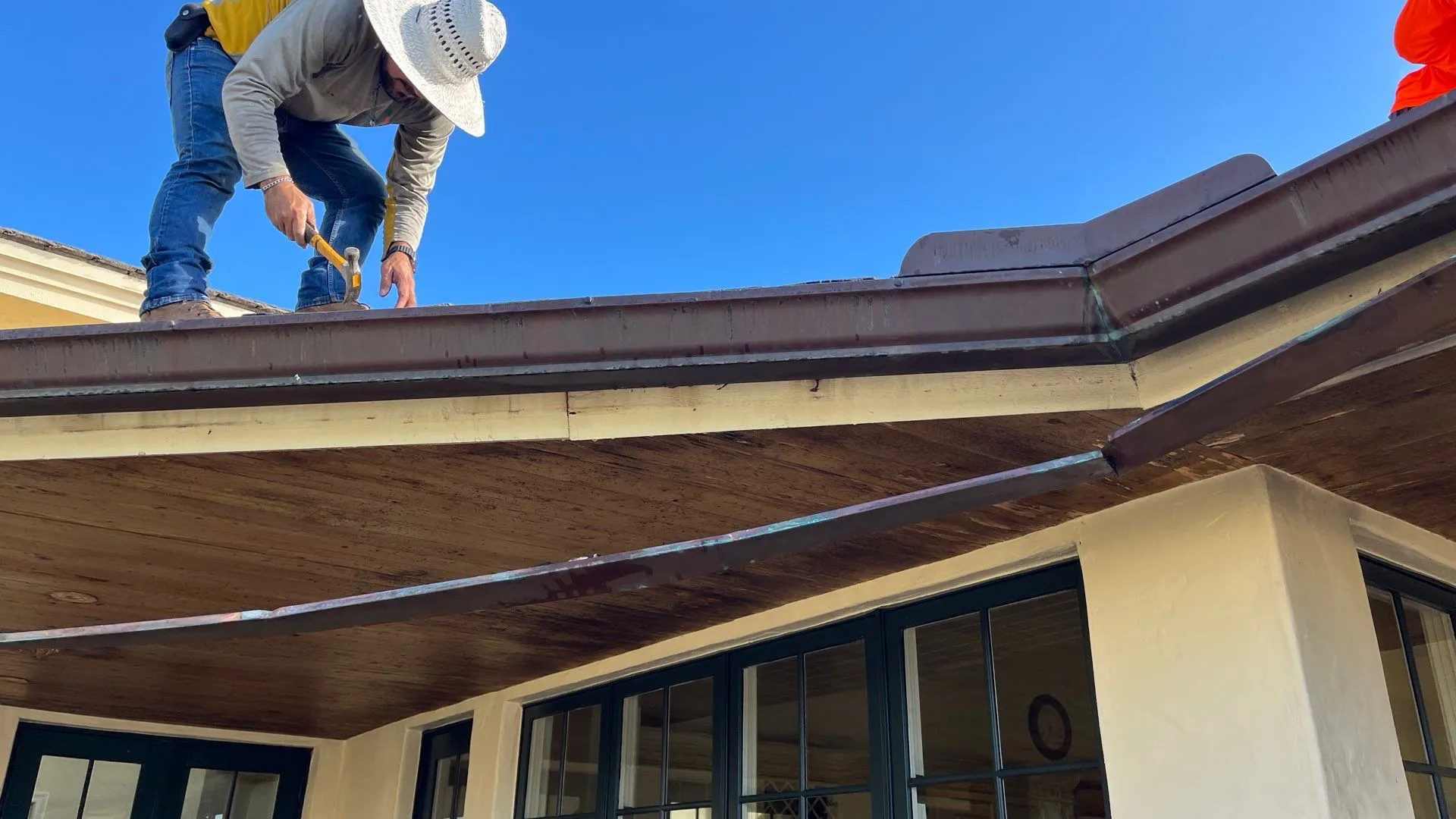 Roof Masters technician repairing the edge of a residential roof